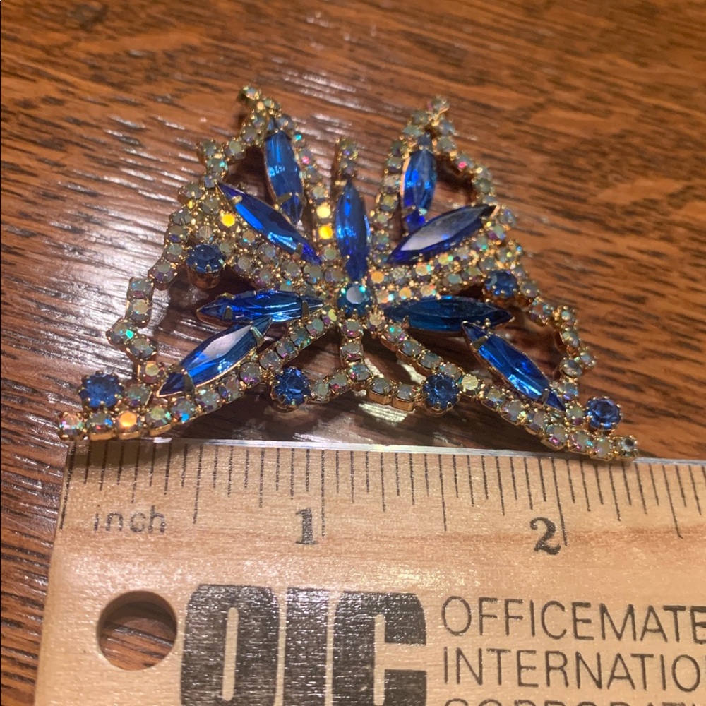 Vintage butterfly pin - Picture 3 of 4